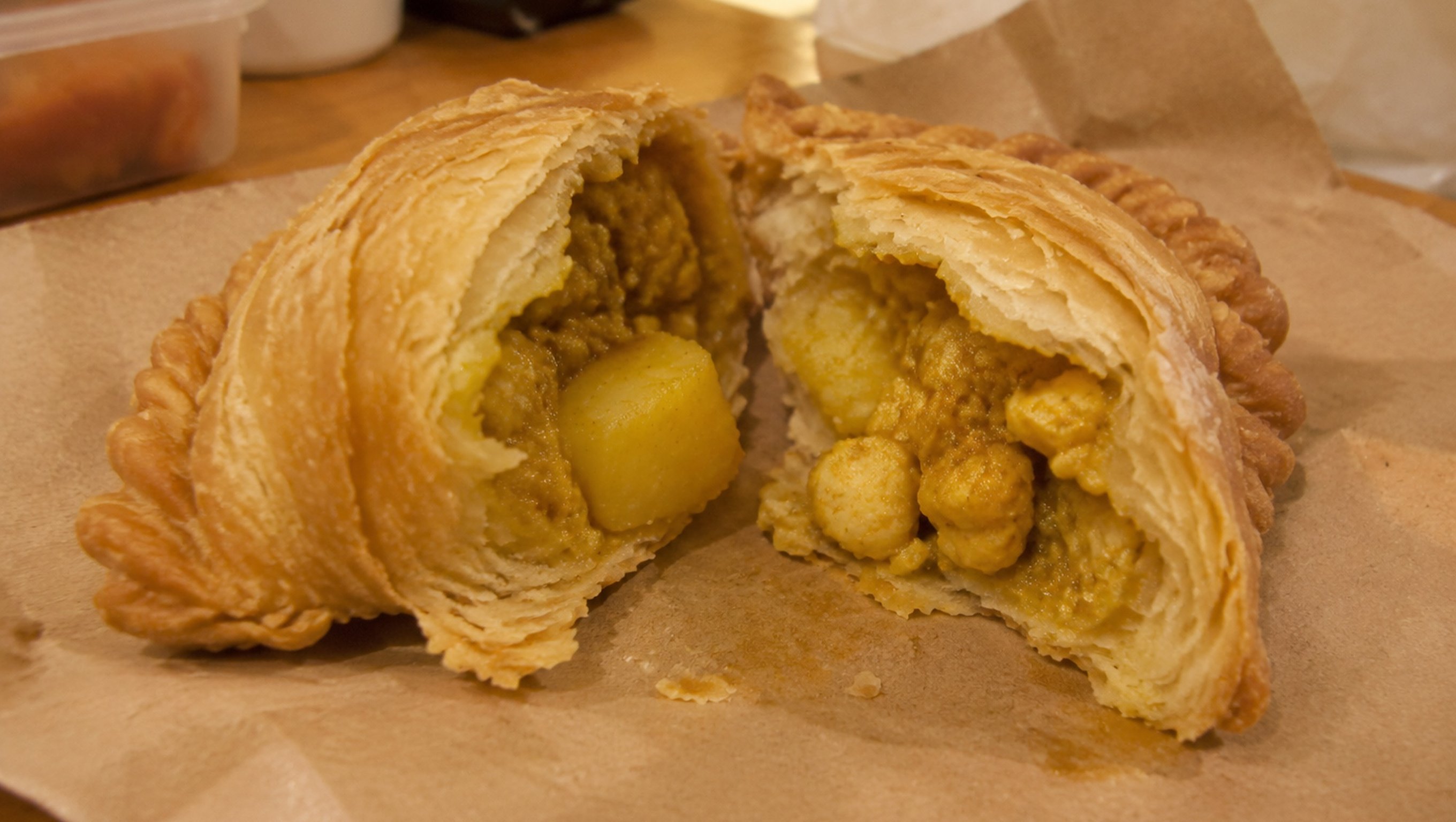 The Singapore curry puff, traditional presentation
